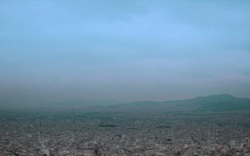 blue-black-layers-over-the-white-city-erga-empneusmena-apo-tin-athina-stin-state-of-concept