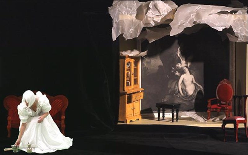 to-istoriko-kouklospito-tis-petronella-oortman-apo-to-amsterntam-sto-mpenaki-tis-peiraios