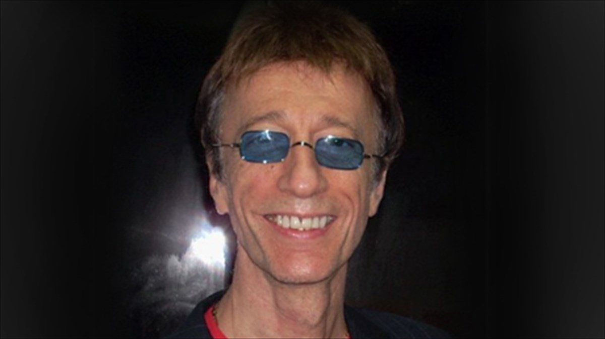 efuge-o-tragoudistis-ton-bee-gees-rompin-gkimp-tragoudistis-ton-bee-gees-rompin-gkimp