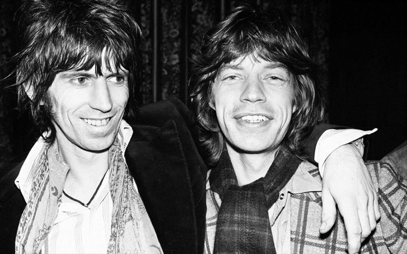 pros-polisi-to-beloudino-panteloni-tou-mick-Jagger
