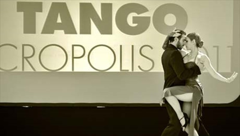 to-tangoacropolis-taksideuei-sto-buenos-aires