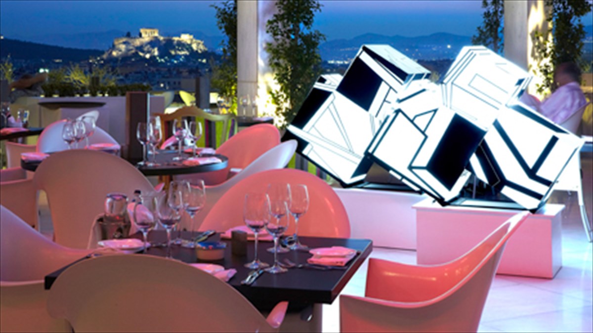 nea-piata-ston-teleutaio-orofo-tou-hilton