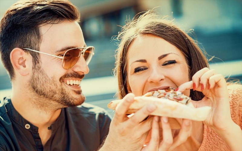 to-nostimo-fagito-mas-paxainei-alitheia-i-muthos-muthos