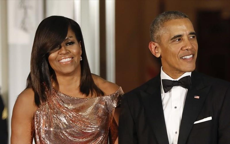 to-zeugos-obama-upegrapse-me-poso-rekor-gia-tin-ekdosi-duo-neon-biblion