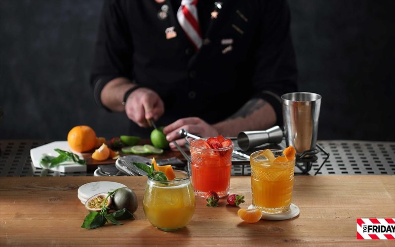 tria-kokteil-pou-fernoun-tin-anoiksi-sta-tgi-fridays