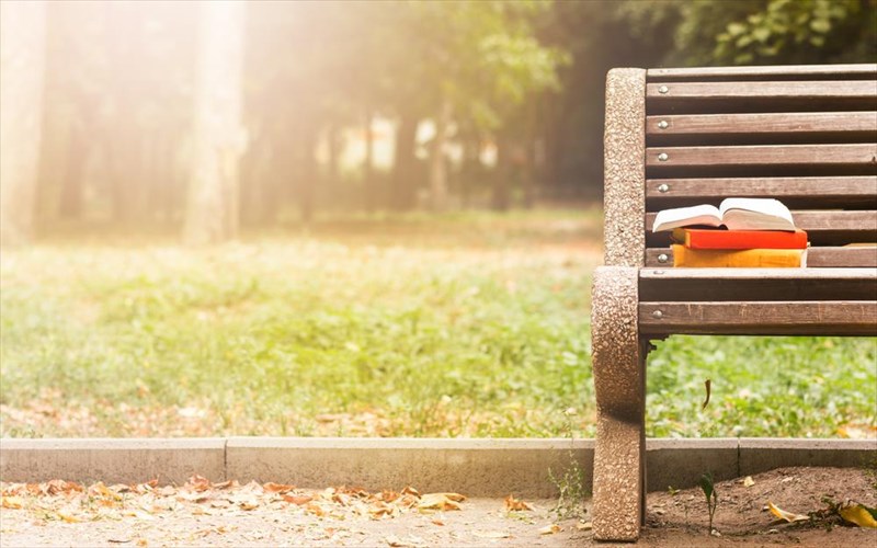 tria-nea-biblia-kalosorizoun-tin-anoiksi