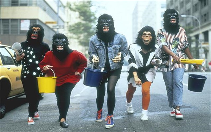 oimaxitikes-anonumes-feministries-guerrilla-girls-erxontai-sti-stegi