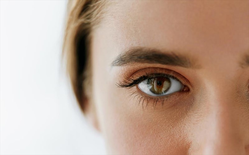 i-ormoni-tis-agapis-exei-ti-skoteini-tis-pleura