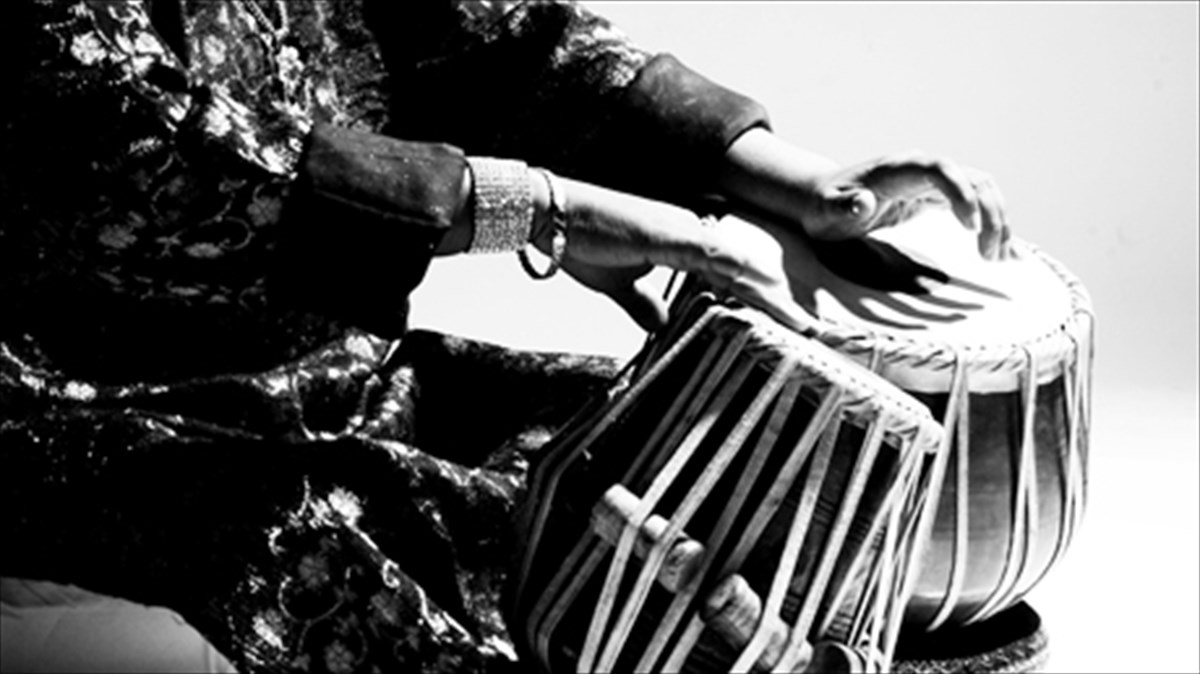 giorti-krouston-sto-theatro-doras-stratou