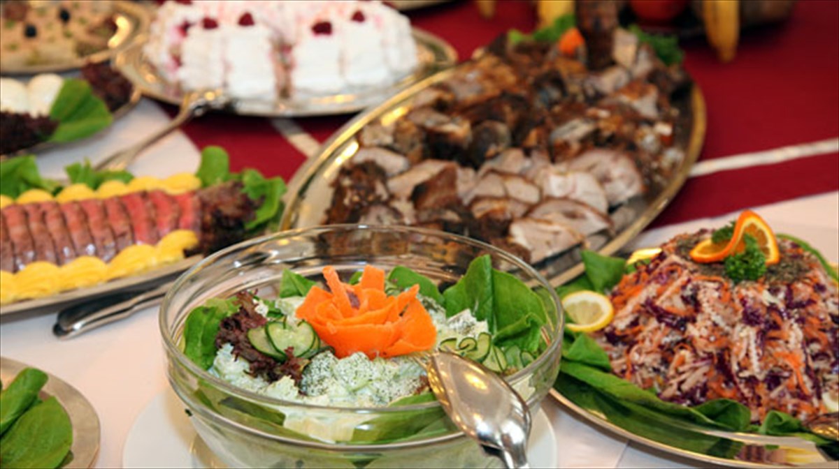 sto-perasma-tou-xronou-gemizoun-ta-piata