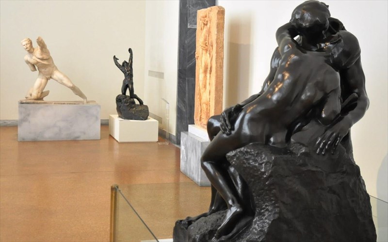 dialeksi-tis-marinas-lampraki-plaka-sto-arxaiologiko-mouseio