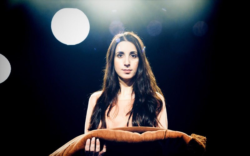 nees-fotografies-kai-binteo-gia-to-ola-auta-ta-uperoxa-pragmata-sto-neo-kosmo