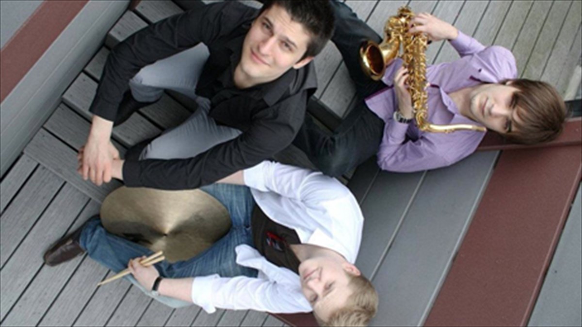 to-half-note-rixnei-aulaia-gia-to-kalokairi