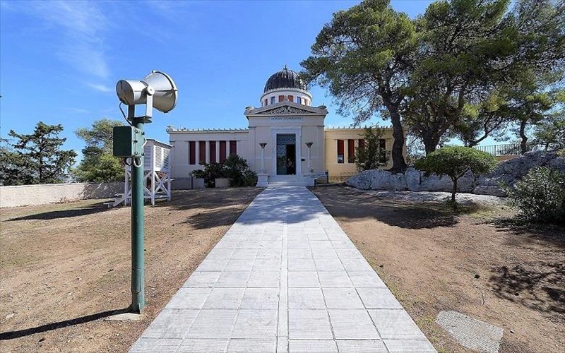 o-lofos-ton-numfon-metatrepetai-se-ena-neo-sumpan-dia-xeiros-adrián-villar-rojas