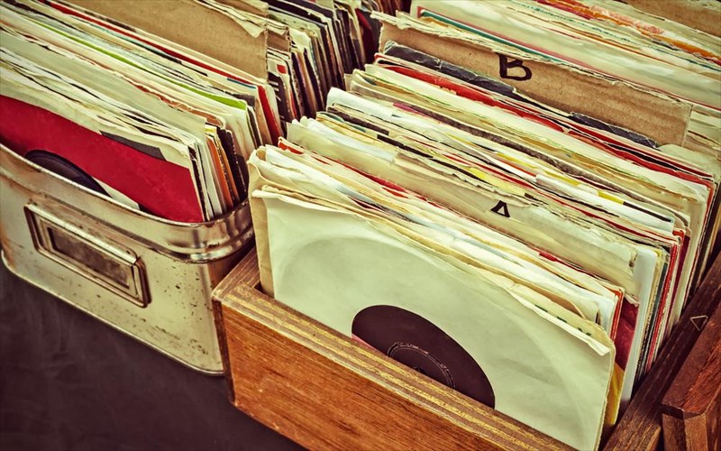 vinyl-is-back-i-10i-giorti-tou-binuliou-kai-tis-mousikis-epistrefei