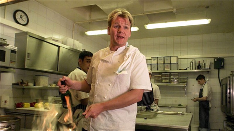 i-ptosi-enos-autokratora-tis-kouzinas