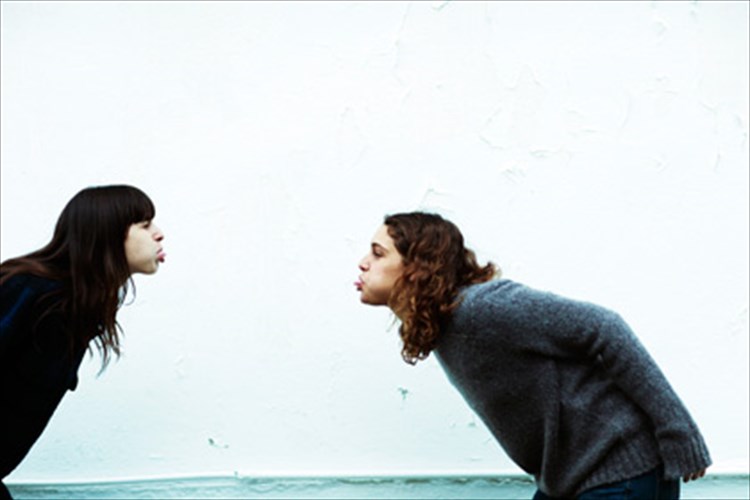 tesseris-ellines-skinothetes-pane-benetia