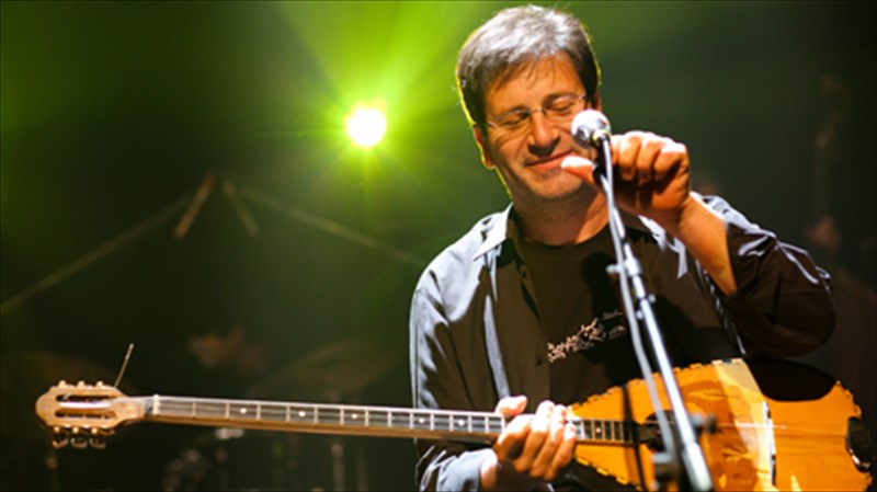 o-thanasis-papakonstantinou-se-kalokairini-periodeia