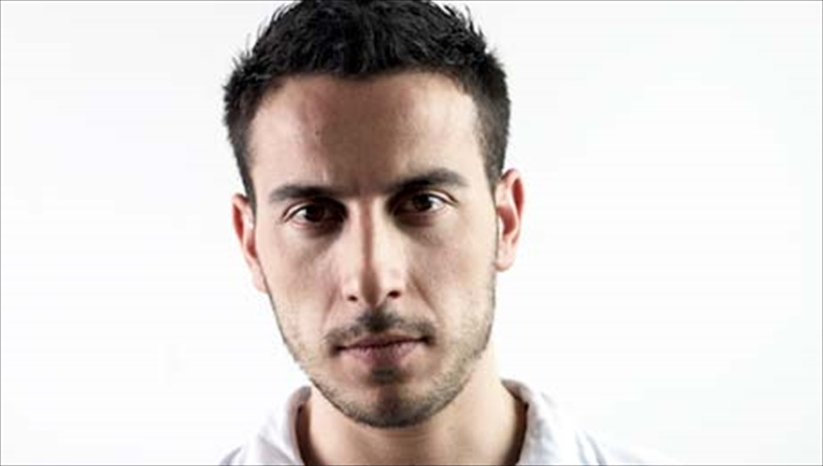 enke-fezollari-i-aggela-sumbolizei-tin-ellada-tou-simera-pou-tha-zisei