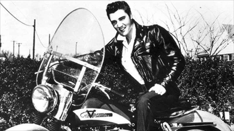 i-anastasi-tou-elvis