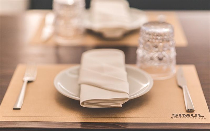 ena-four-hands-dinner-mageireuetai-sto-simul