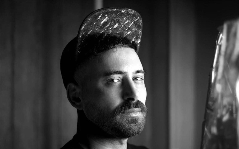 o-ioannis-roumeliotis-skinothetei-rouxa-gia-tin-kinimatografiki-pleura-tis-zois