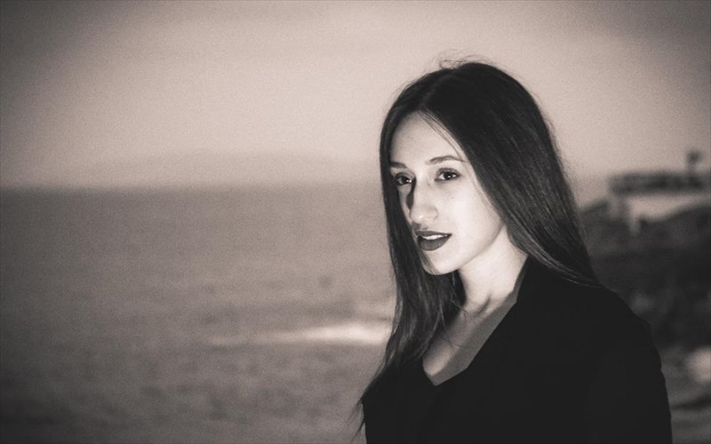 christina-e-vatsina-mia-mathitria-sxediastria-modas-sto-zappeio