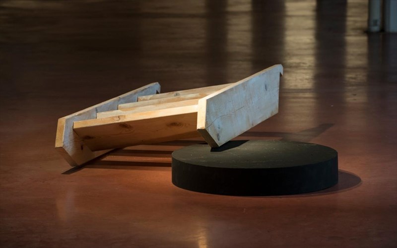 oi-kalfayan-galleries-parousiazoun-tin-ekthesi-ftharmenos-ilios