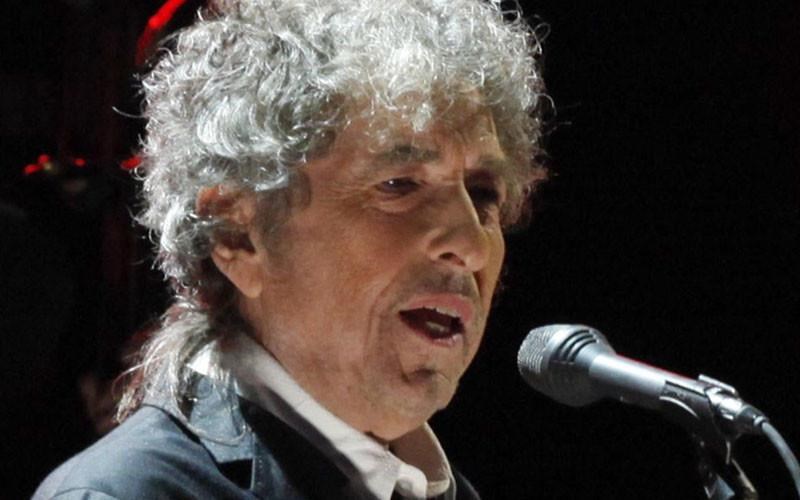 telika-tha-paralabei-to-nompel-tou-o-bob-dylan-bob-dylan