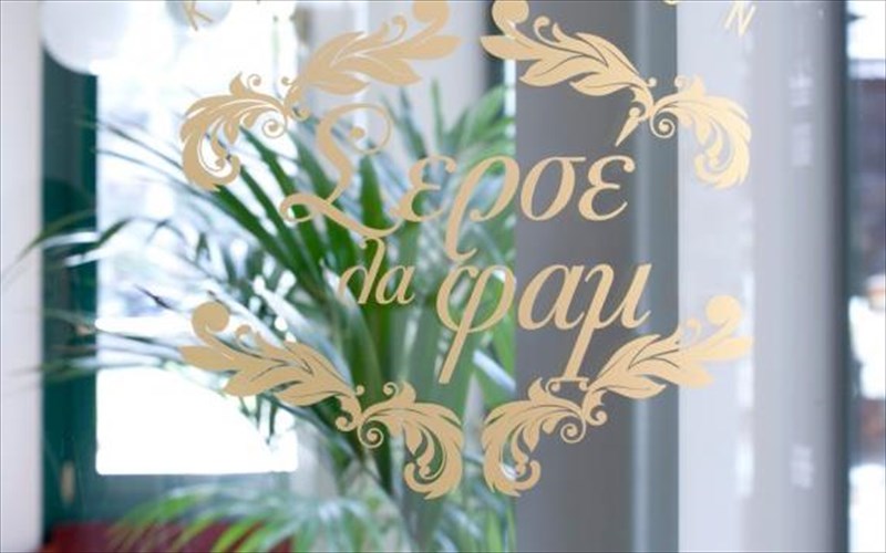 ta-nea-stekia-tis-athinas-pou-kanoun-thrausi