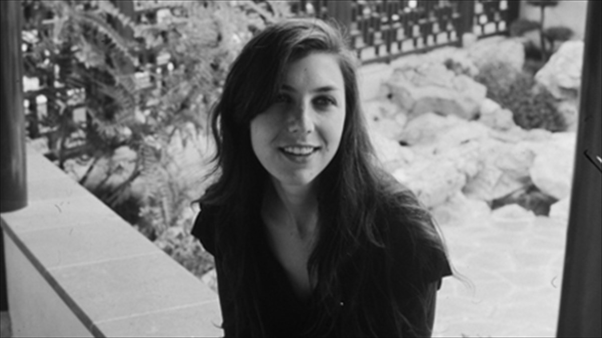 akuronetai-i-sunaulia-tis-anerxomenis-amerikanidas-Julia-holter-sunaulia-tis-anerxomenis-amerikanidas-Julia-holter