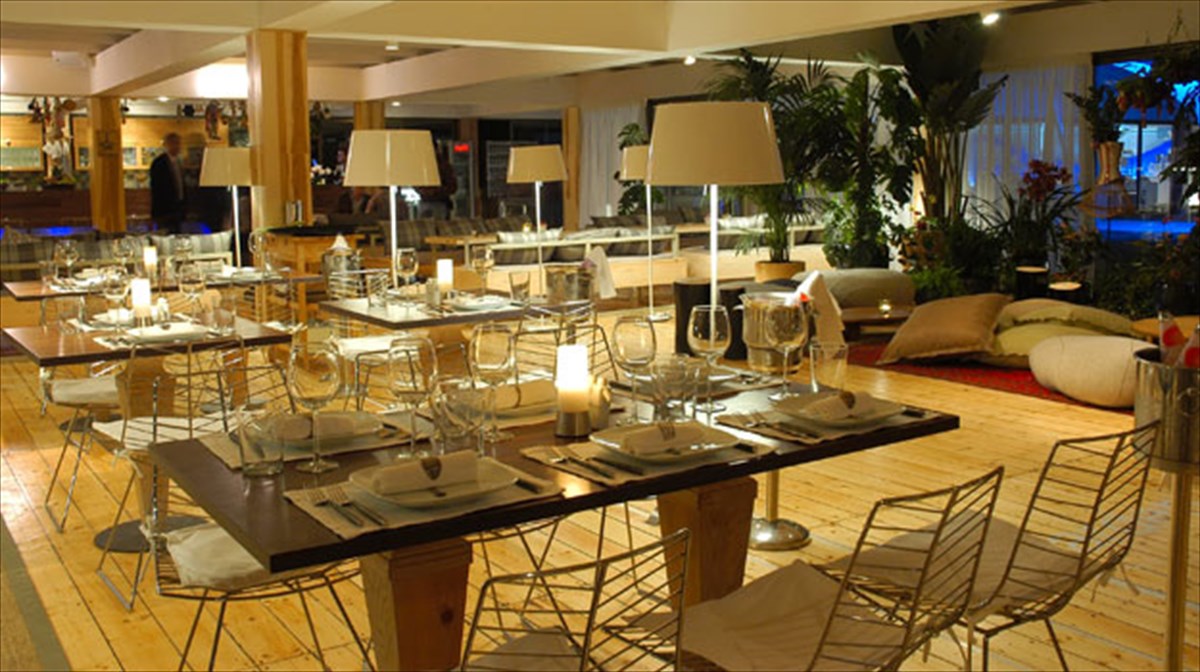 trites-me-kalo-krasi-sto-balux