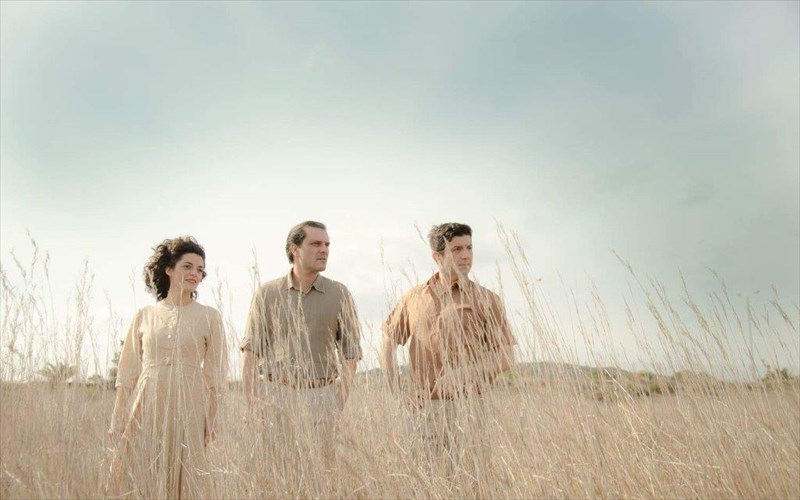 ti-tha-doume-sto-theatro-104-ton-aprilio-kai-ton-maio