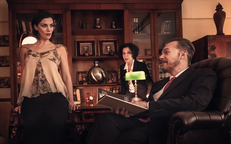 i-mina-adamaki-epistrefei-sto-texnis-me-pinter