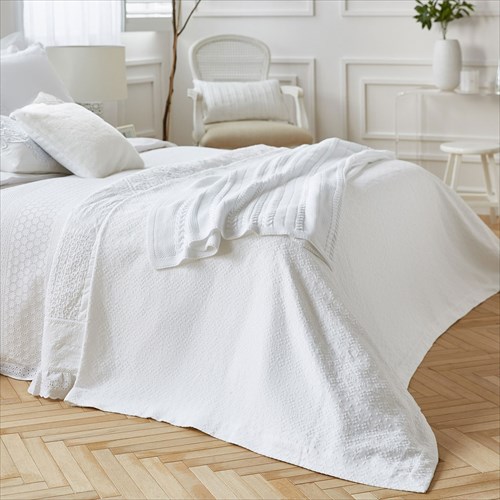 diakosmisi-me-to-belonaki