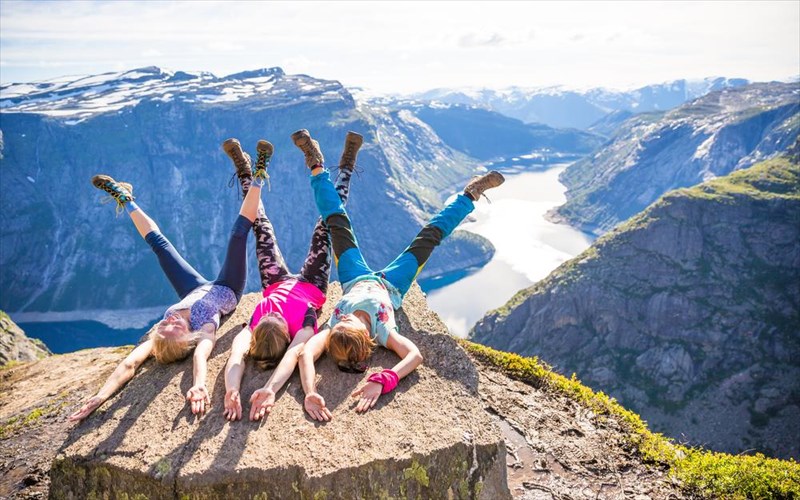 oi-deka-pio-eutuxismenes-xores-tou-kosmou-gia-to-2017