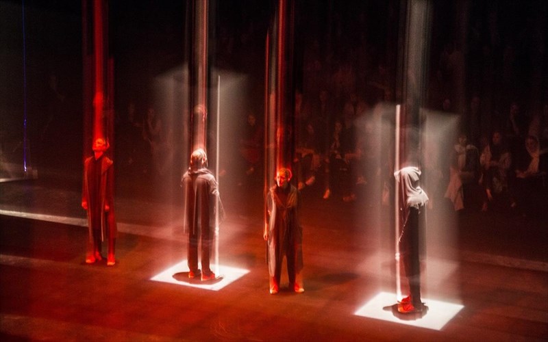 oi-ksenoi-skinothetes-pou-tha-doume-fetos-gia-proti-fora-sto-festibal-athinon