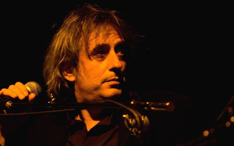 giannis-aggelakas-kai-to-elliniko-rok-sta-kalutera-tou-stin-plateia-nerou