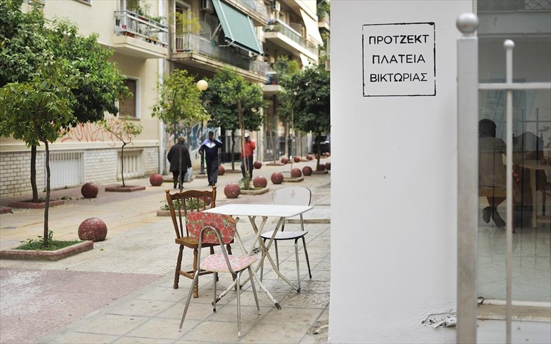 o-rick-lowe-smileuei-ena-koinoniko-glupto-gia-tin-documenta-14