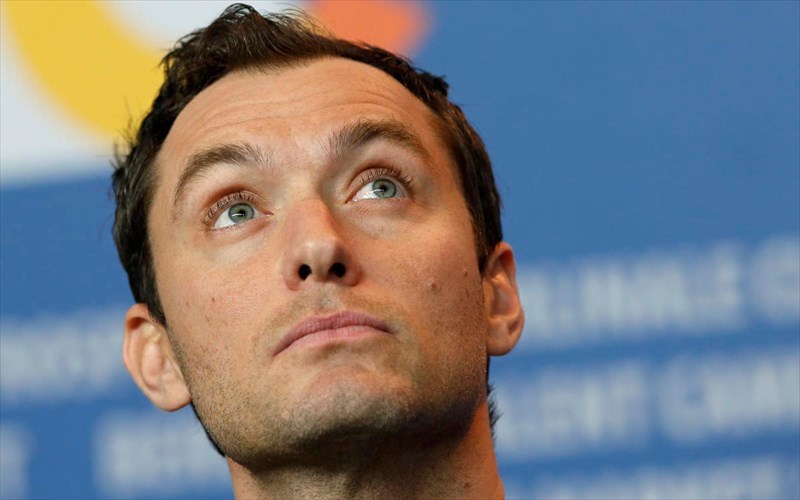 o-Jude-law-tha-paiksei-ton-ntamplntor-sta-fantastika-zoa-2