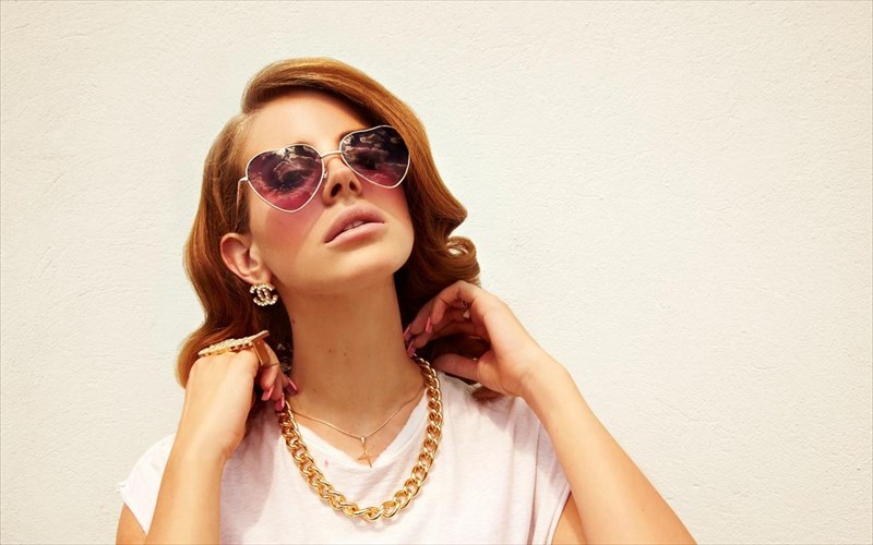 neo-tragoudi-apo-ti-lana-del-rey-gia-tin-pagkosmia-eirini