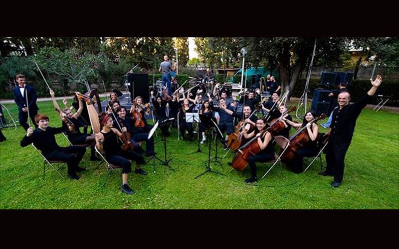 ena-mousiko-taksidistis-duo-pleures-tou-atlantikou-sto-mouseio-mpenaki