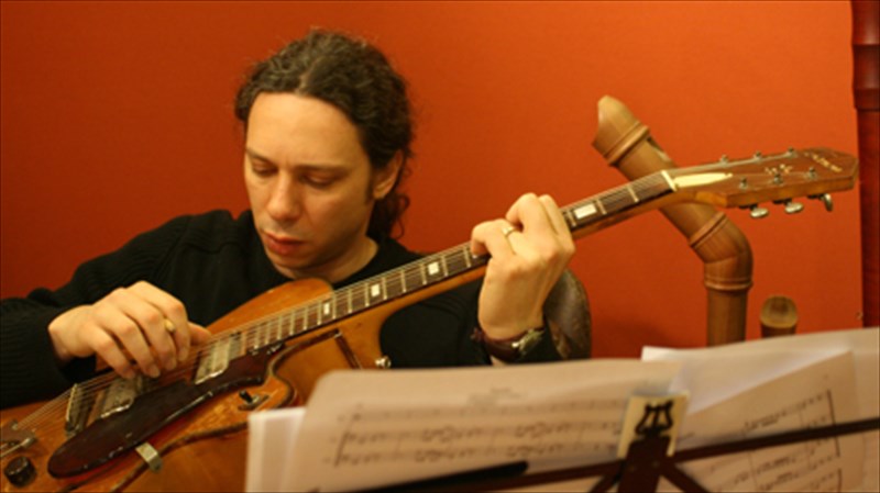 o-alkinoos-ioannidis-ksekina-tin-kalokairini-tou-periodeia