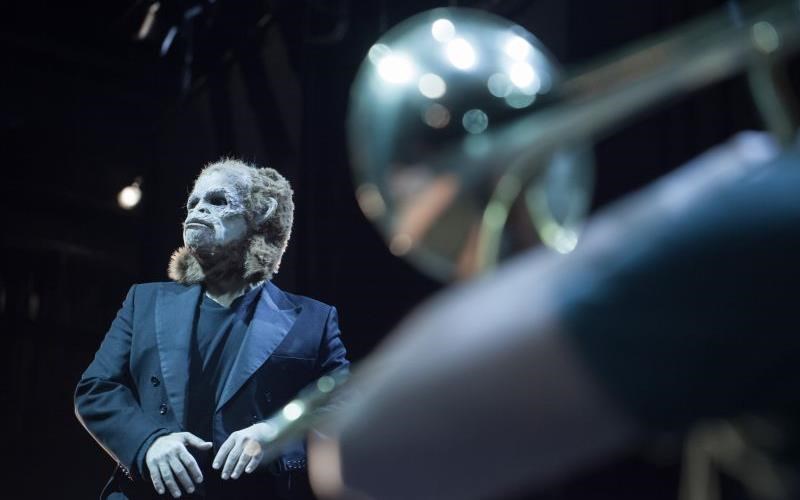 protes-fotografies-apo-tin-operetta-tou-nikou-karathanou-sto-ethniko