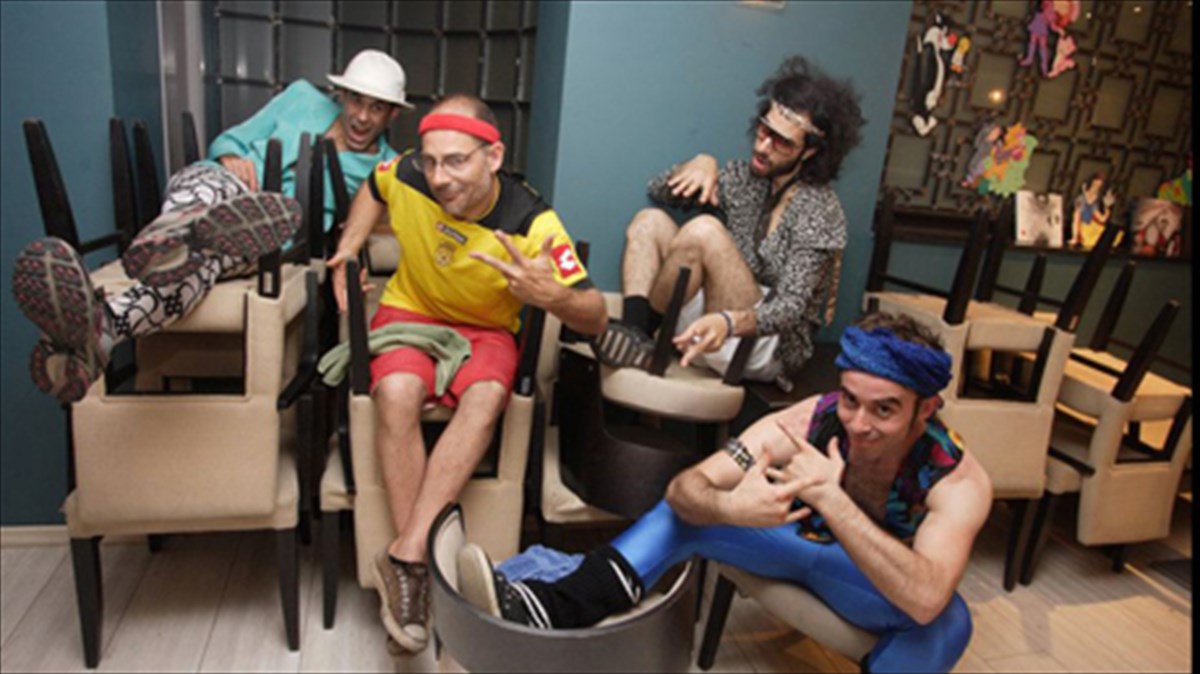 stin-plateia-tou-xoriou-me-tous-burger-project