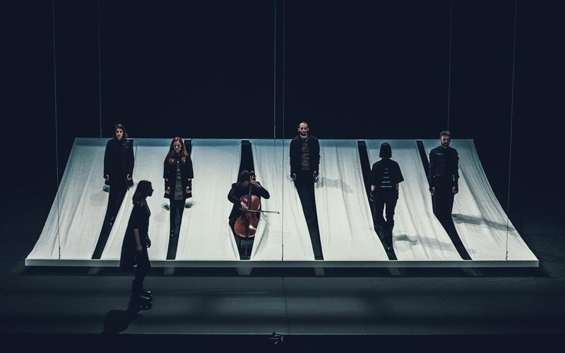 h-theia-komodia-tou-danti-os-mia-mustagogiki-empeiria-me-rollerblades