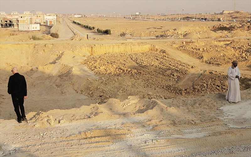 the-invisible-hands-premiera-sunodeia-performans-sto-trianon-sto-plaisio-tis-documenta-14