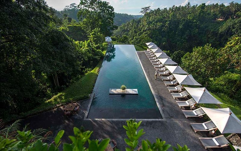 autes-einai-oi-pio-oneiremenes-pisines-uperxeilisis-tou-kosmou