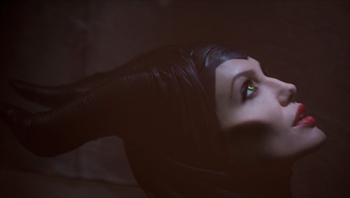 i-angelina-Jolie-etoimazetai-na-mas-magepsei