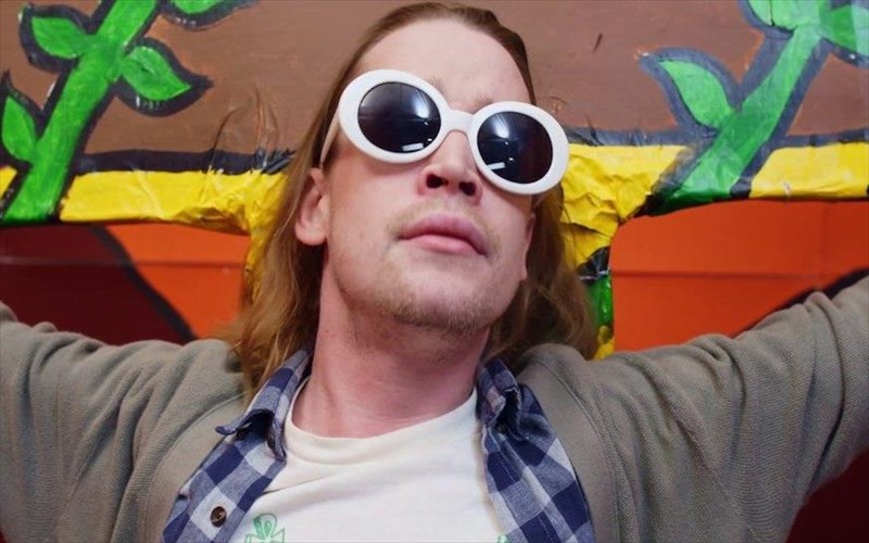 o-macaulay-culkin-sto-neo-binteoklip-tou-father-John-misty